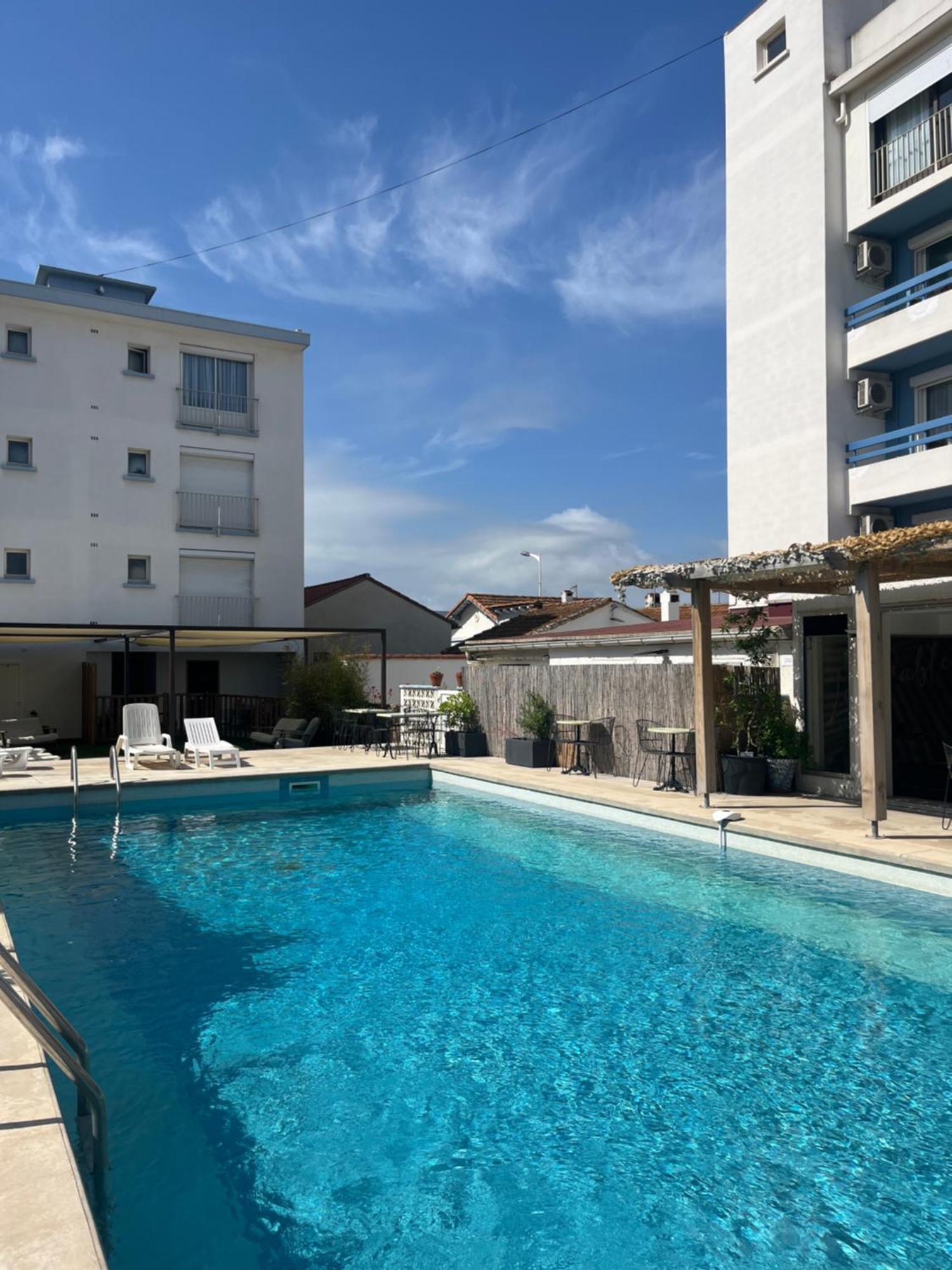 Hôtel Les Sables Canet-en-Roussillon Exterior foto